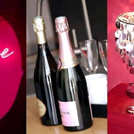 Appartement Balneo Et Sauna Prives The Red Room Mauguio Ngoại thất bức ảnh