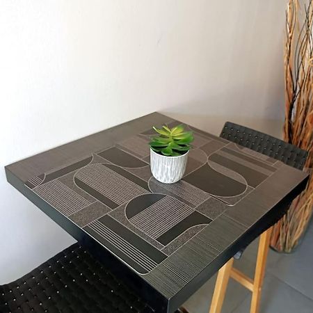 Appartement Balneo Et Sauna Prives The Red Room Mauguio Ngoại thất bức ảnh