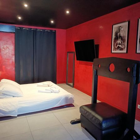 Appartement Balneo Et Sauna Prives The Red Room Mauguio Ngoại thất bức ảnh