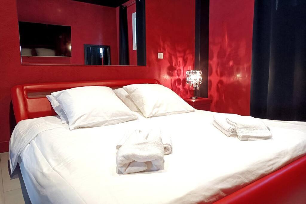 Appartement Balneo Et Sauna Prives The Red Room Mauguio Ngoại thất bức ảnh