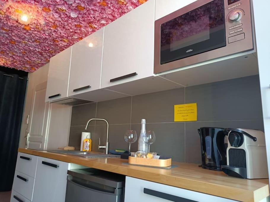 Appartement Balneo Et Sauna Prives The Red Room Mauguio Ngoại thất bức ảnh