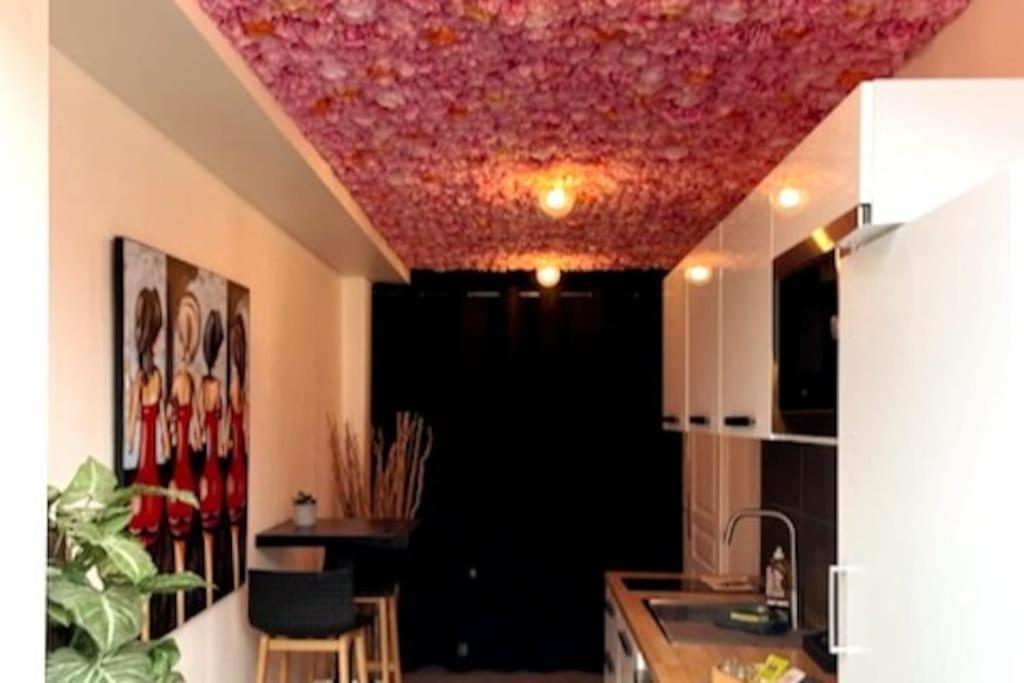 Appartement Balneo Et Sauna Prives The Red Room Mauguio Ngoại thất bức ảnh