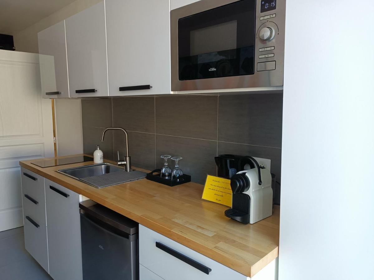Appartement Balneo Et Sauna Prives The Red Room Mauguio Ngoại thất bức ảnh